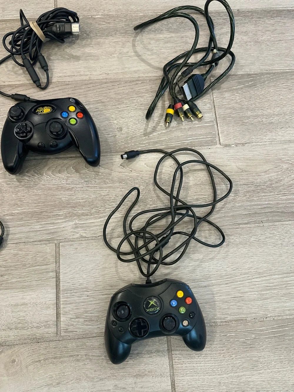 VTG XBOX Original Lot - 3 Controllers (2 OEM & 1 Mad Catz) + Memory Card/Cables